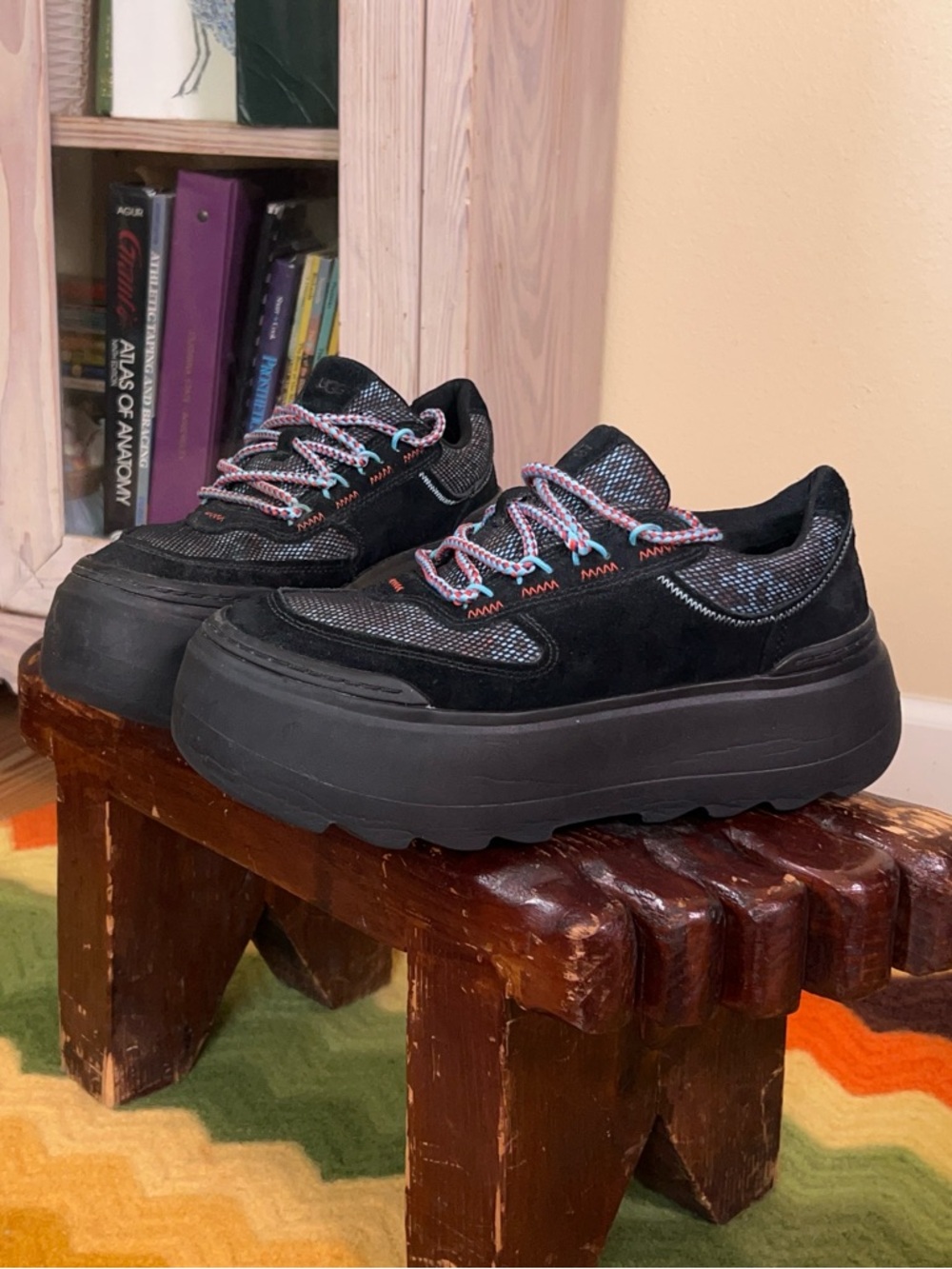 UGG Leather Suede Chunky Platform Sneakers  Black Lug Gorpcore Grunge Indie 8.5